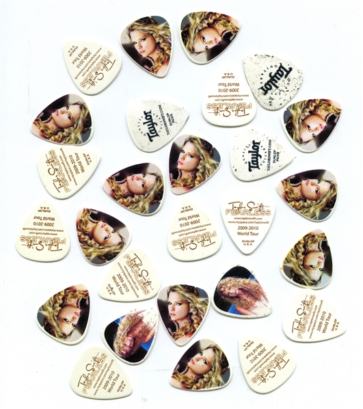 Taylor Swift 2009-2010 Bulk Lot of 27 Guitar Picks w/COA